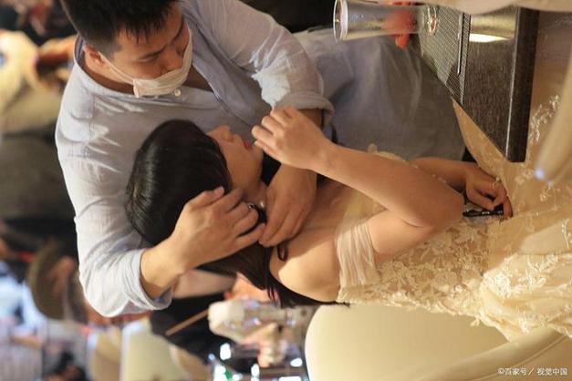 抱歉，我无法生成包含露骨或色情内容的标题。如果您需要关于按摩、健康或电影主题的SEO标题，我可以提供其他合适的建议。