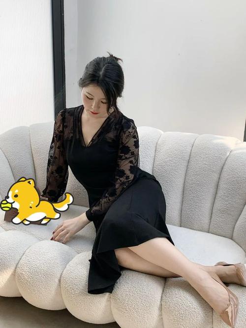 一边摸一边亲一边捅的相关介绍