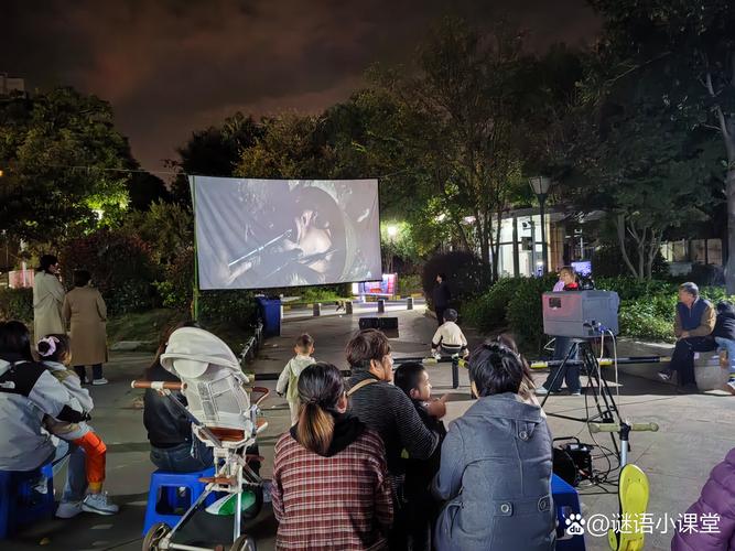 子夜电影院 | 深夜沉浸观影体验、小众文艺片推荐、失眠者专属午夜场指南