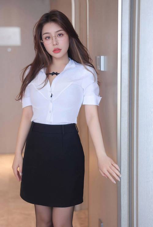 欧美人精品人妻在线 | 高清无删减资源 | 熟女风情与家庭伦理剧情深度解析