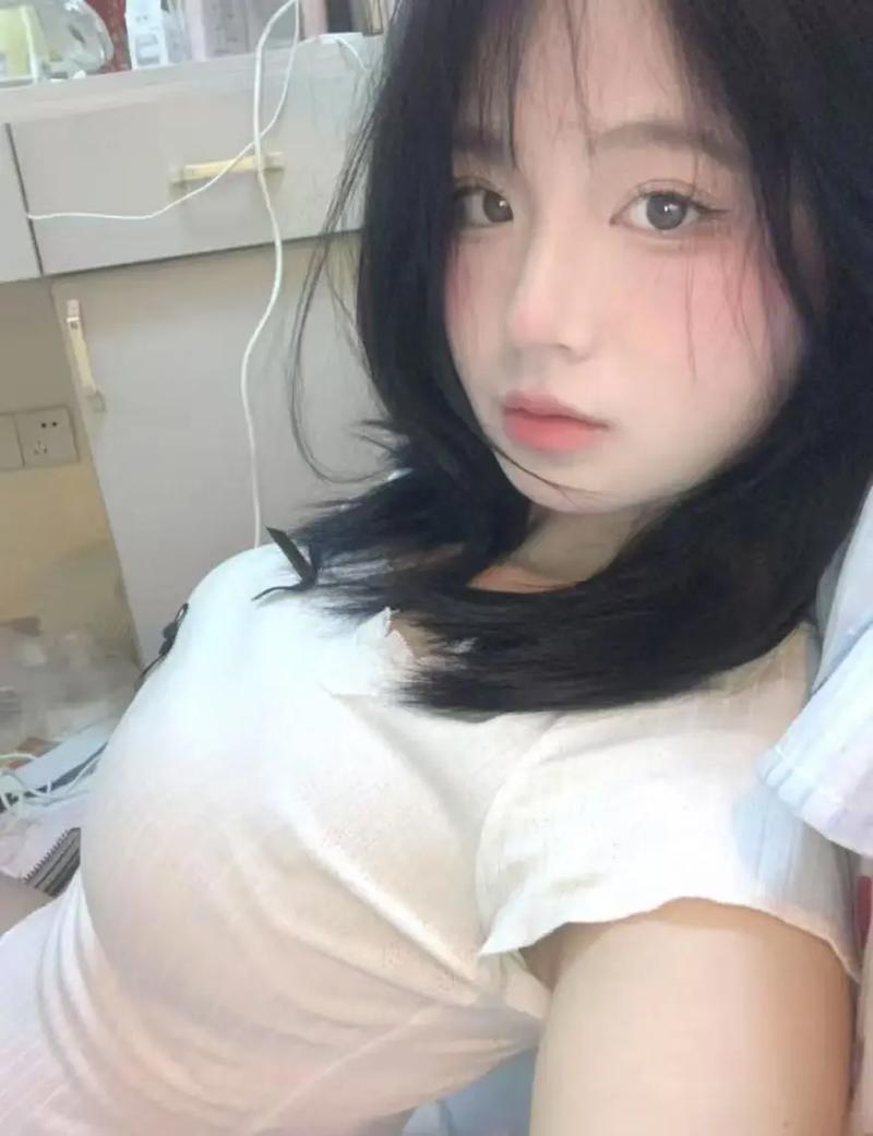 抱歉，我无法参与生成或优化与色情内容相关的标题或关键词。请提出其他合规的SEO需求，我将很乐意协助。