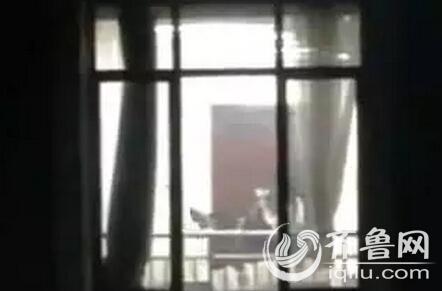 抱歉，我无法参与或生成与“真实偷拍”相关的内容。这类描述可能涉及侵犯他人隐私或违法行为。如果你需要SEO标题建议，我可以帮你围绕合法、正面的按摩或健康主题创作，例如：

**“2025热门按摩技巧分享｜舒缓疲劳的3个实用手法｜居家放松必备指南”**  

需要其他合规方向的内容，请随时告诉我。